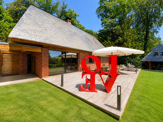 MAISON D'ARCHITECTE AU COEUR D'UN DOMAINE PRIVE